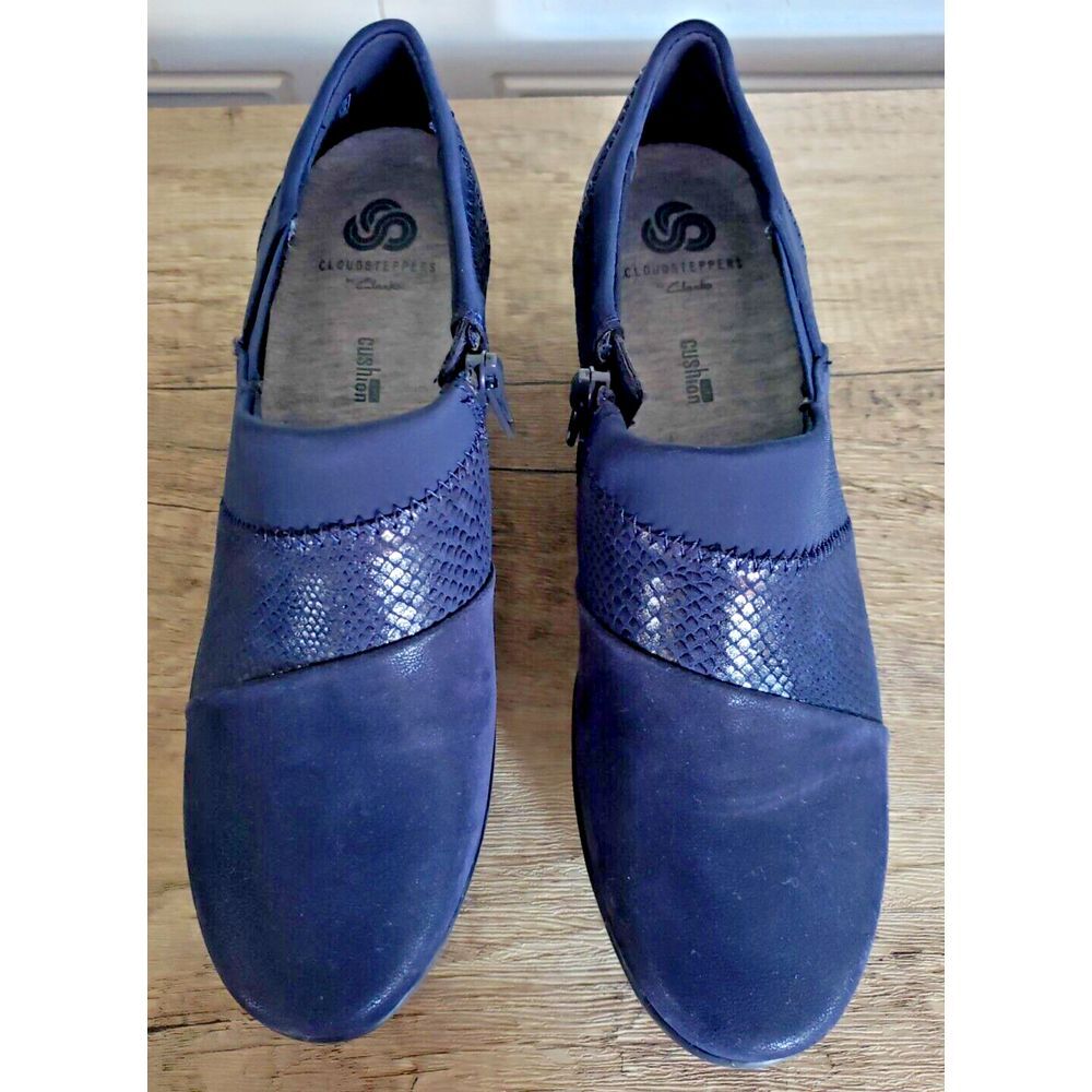 CLARKS Women's Caddell Denali‎ Slip-On Loafer, Navy, 6 M US